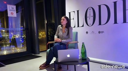 Elodie scalda i muscoli per Sanremo, nel 2025 gli stadi e il cinema