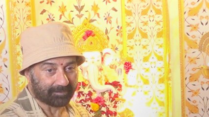 गणपति बप्पा के दर्शन को पहुंचे Sunny Deol
