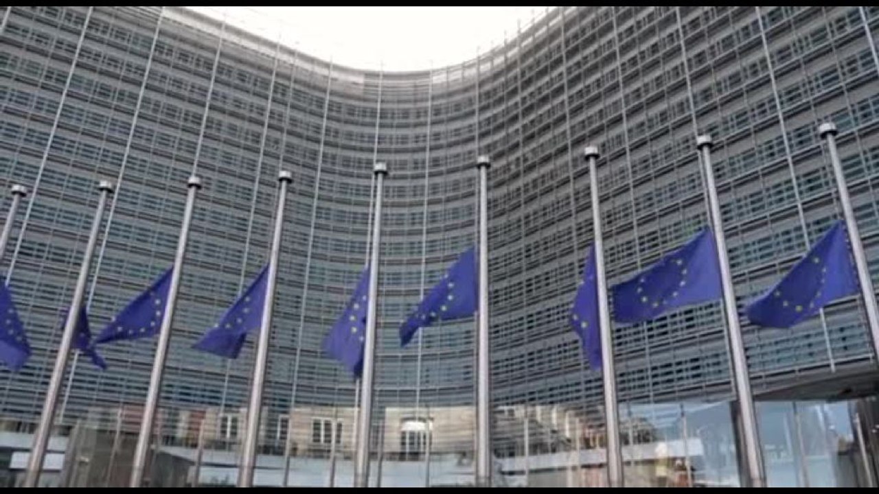 Bandiere a mezz'asta su edifici Ue per incidente funicolare a Lisbona