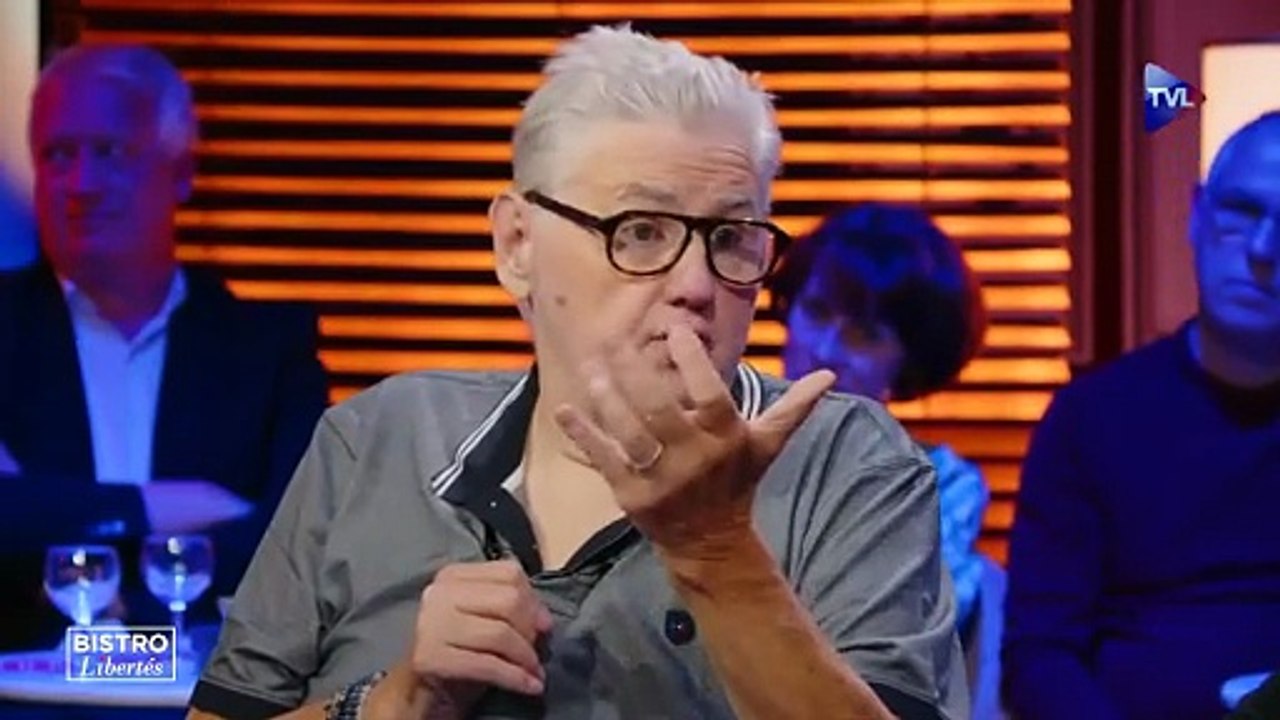 Pierre Menes : "Avec mon fils au foot, il n'y avait que des noirs et des maghrébins qui ne lui passaient pas la balle (...) Regardez l'équipe de France : 11 noirs" - VIDEO