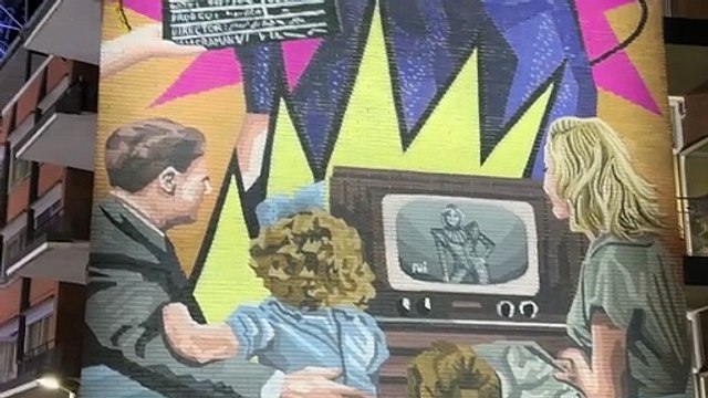 Un grande murales per Raffaella Carrà: l'omaggio della Rai a Roma