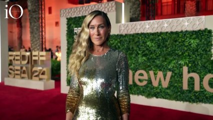 Sarah Jessica Parker è già pronta per il Capodanno con l'abito oro e argento