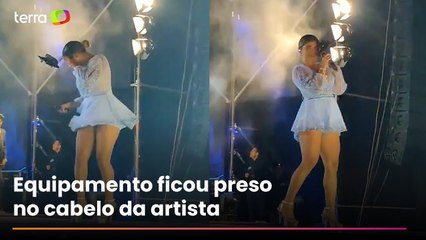 Cantora é atingida no rosto por drone durante show e assusta plateia; vídeo viralizou