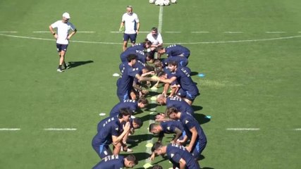 Testa, piedi schiena... Gattuso, l'esercizio è tutto da ridere!