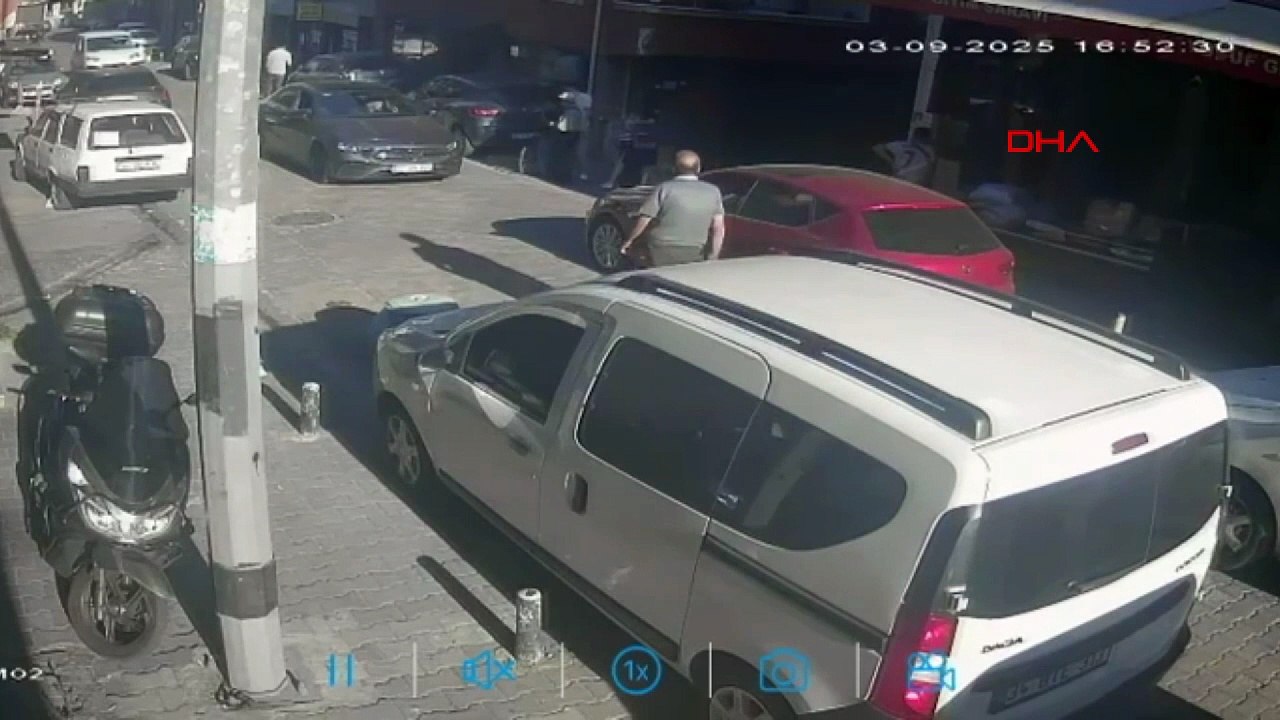 Kovaladığı çocuğa otomobil çarptı; yere düşünce tekme ve yumrukla darbetti!