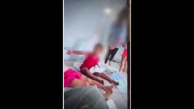 Funcionárias de 'hotelzinho' são flagradas acordando crianças com jatos d’água e gritos