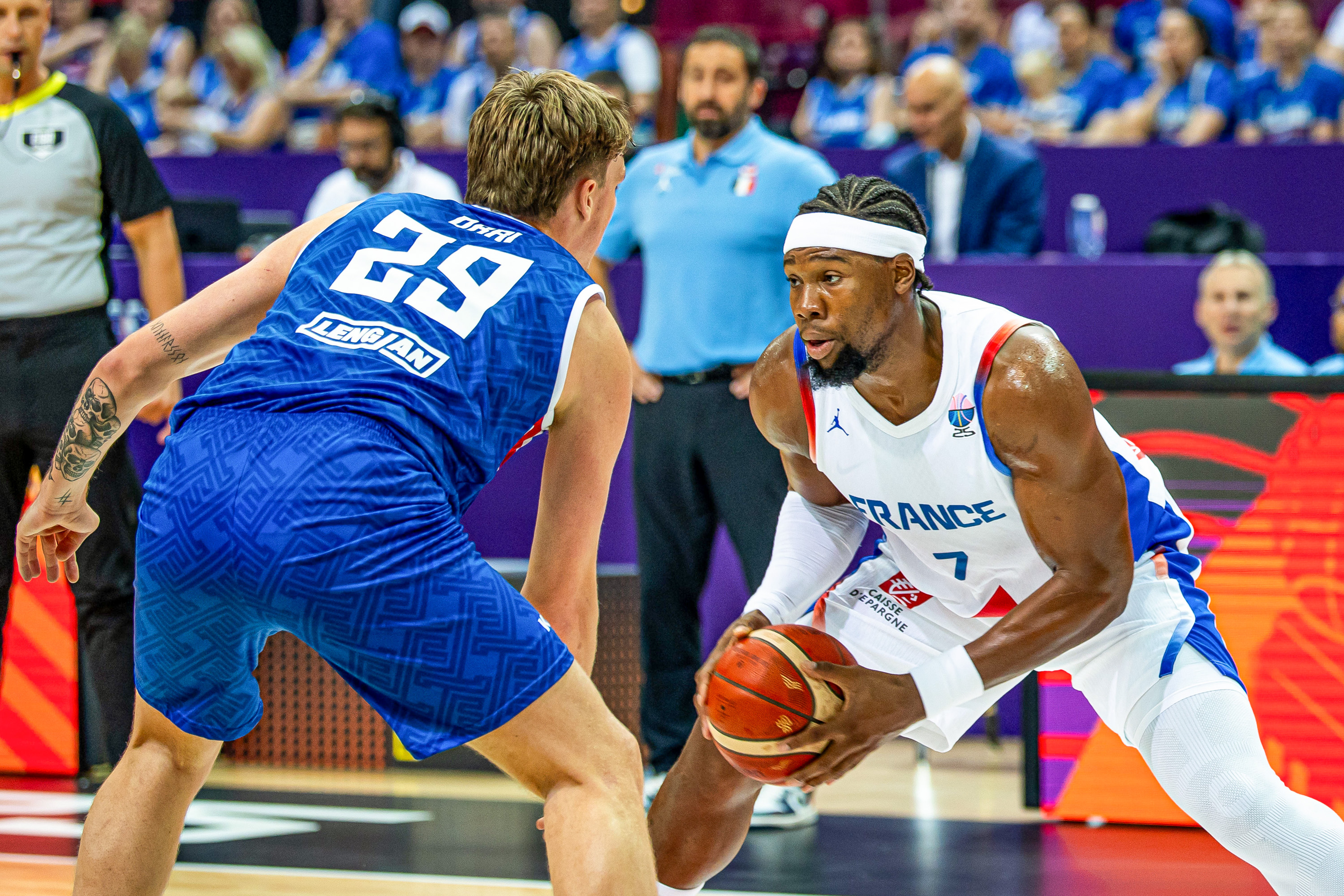 EuroBasket 2025 : Les Bleus étrillent l'Islande avant de connaitre leur sort