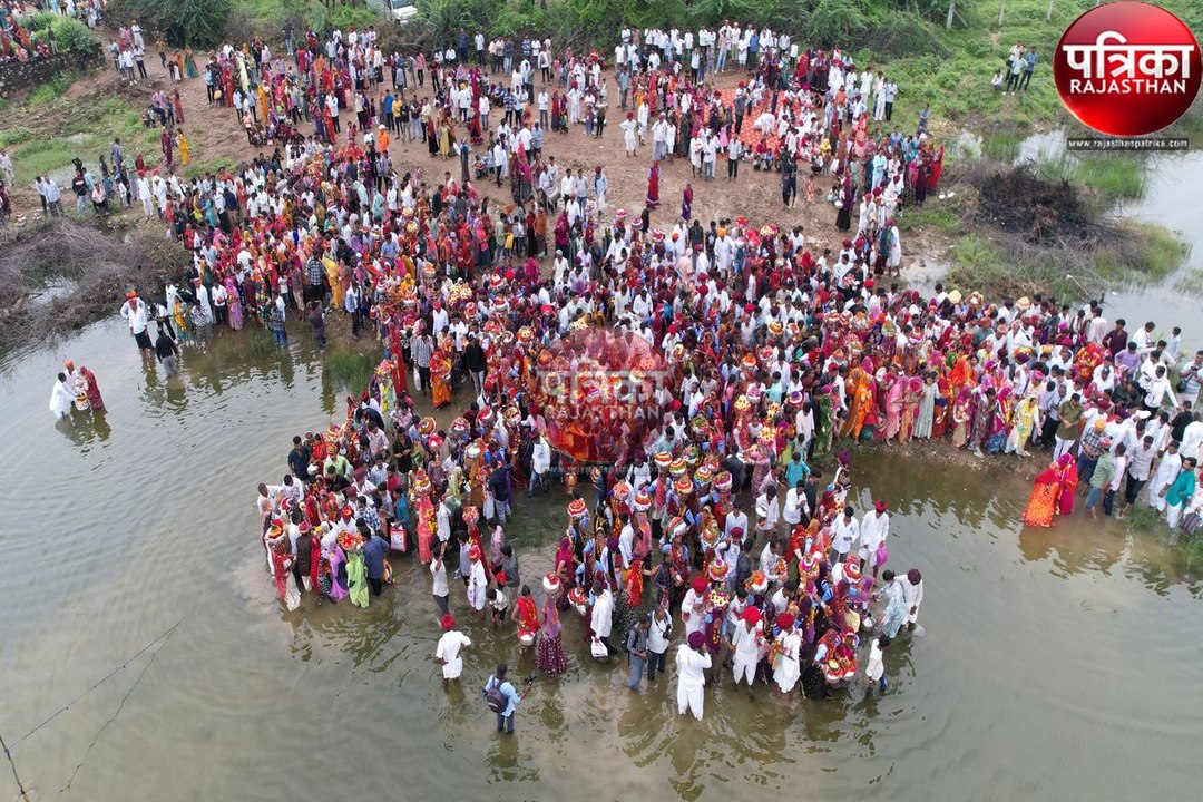 Watch Video : 26 साल बाद उतवण गांव में जीवंत हुई समुद्र मंथन की परंपरा, भाइयों ने अपनी बहनों को चुनरी ओढ़ाई