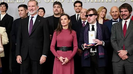 Autunno chic per Letizia di Spagna, con l'abito in maglia e il colore must-have di stagione