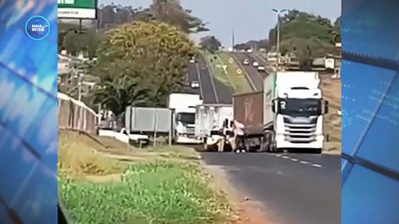 PM impede tragédia e salva homem em surto que tentou se jogar na frente de caminhões na PR-317