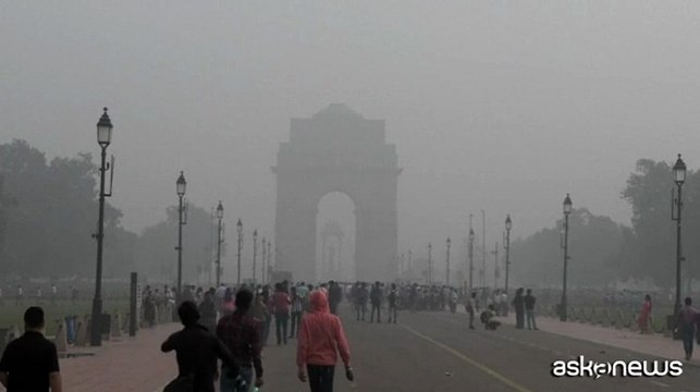 Nuova Delhi soffoca: smog tossico 50 volte sopra i limiti dell’OMS