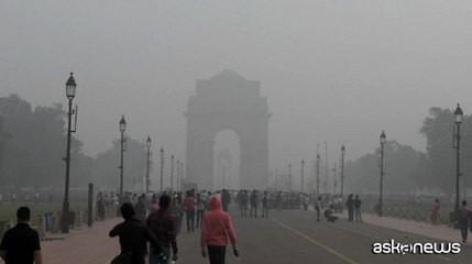 Nuova Delhi soffoca: smog tossico 50 volte sopra i limiti dell’OMS