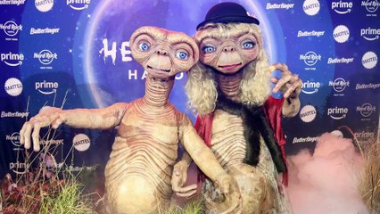 Heidi Klum telefono casa: l'incredibile travestimento da E.T. per il party di Halloween