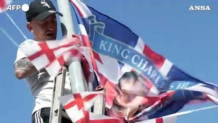 Inghilterra, patriottismo anti-immigrazione a colpi di bandiere