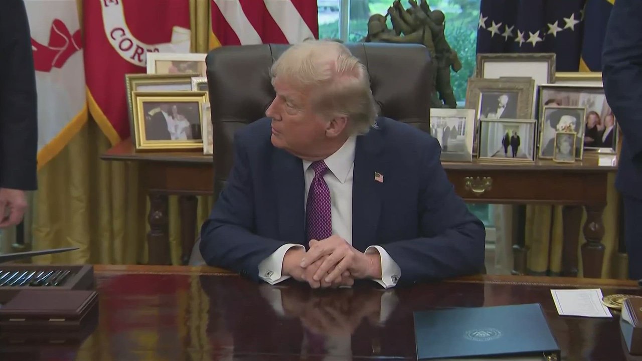 TRUMP GIFTED US FLAG PILLOW by John Rose in Bizarre moment