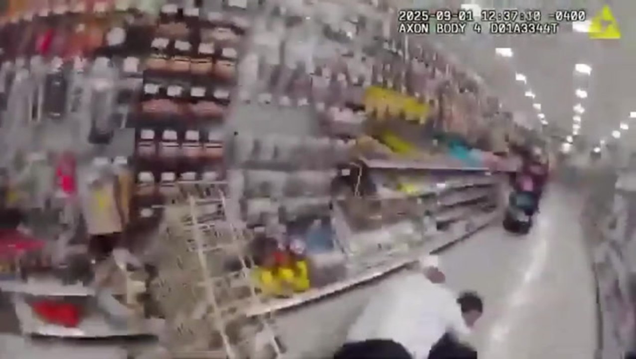 Dramatic moment Florida senior citizen tackles jewelry thief fleeing cops through supermarket