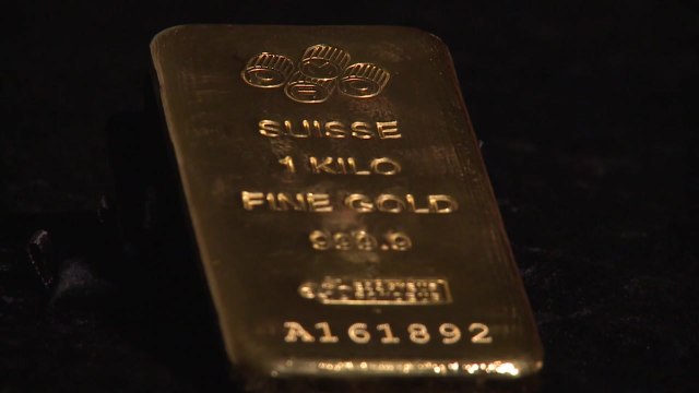 국제 금값 3일째 사상 최고치 경신...안전 자산 수요 지속 / YTN