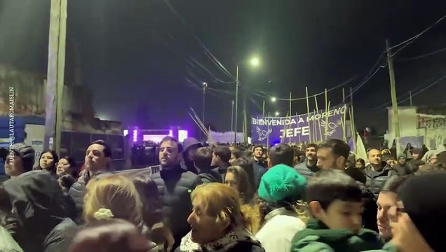 Militantes libertarios se comenzaron a ir antes de que terminara el discurso.