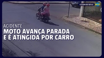 Idoso de 74 anos em moto avança parada e é atropelado