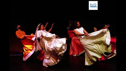 روایت تصویری آسوشیتدپرس از عاشقانه موزیکالی که در تهران به روی صحنه رفت