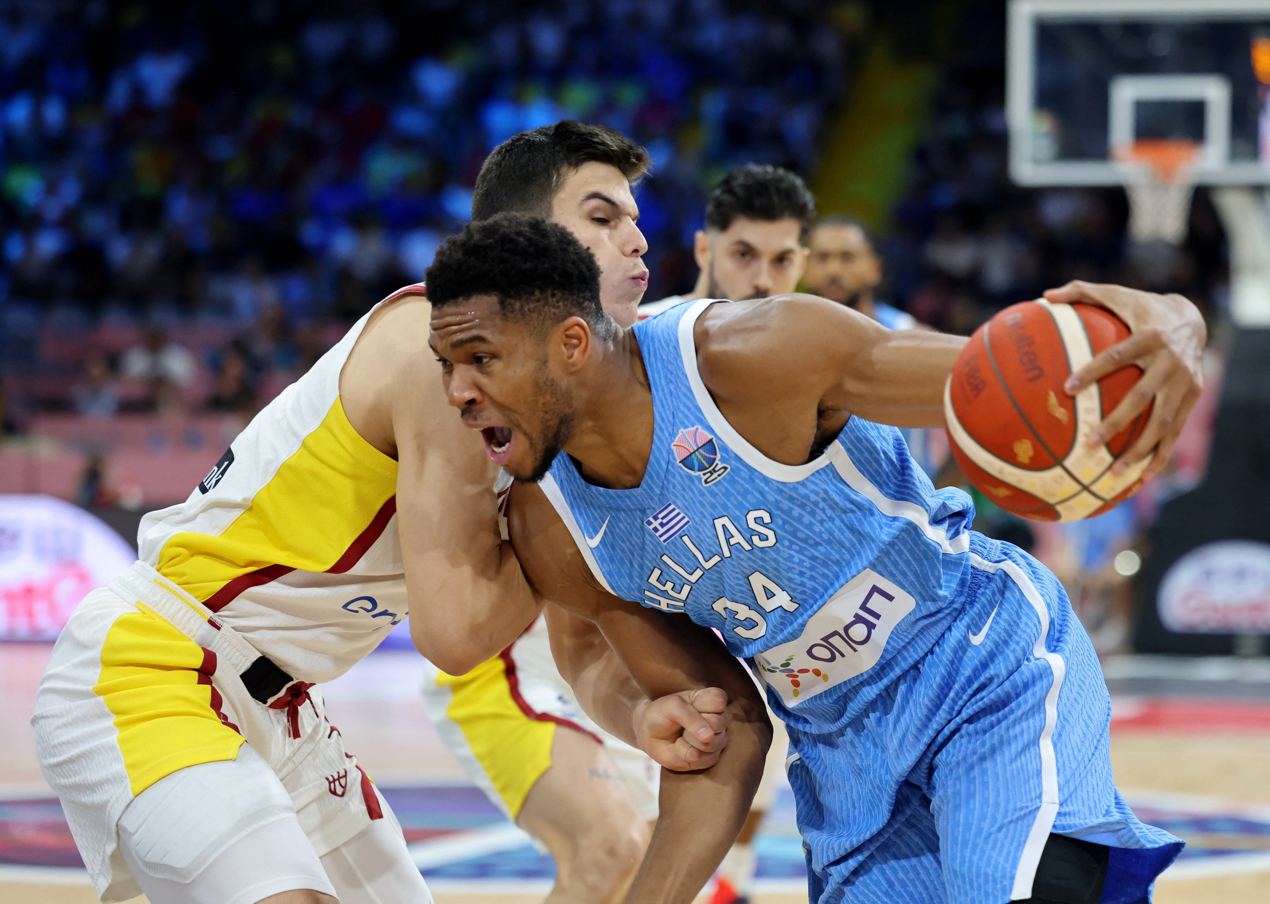EuroBasket 2025 : La Grèce de Giannis élimine l'Espagne, La France jouera la Géorgie en 8es