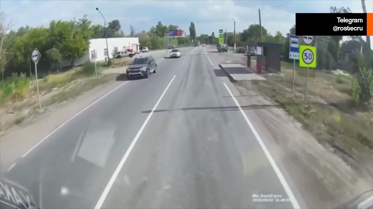 Video: Ukrainsk Bulava RAM-2X-drönare förstör rysk KamAZ-lastbil i Luhansk