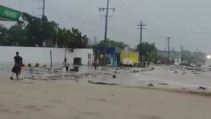 Caos total en Los Cabos tras el paso del huracán Lorena