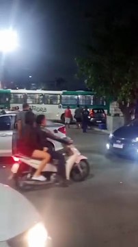 VÍDEO: Motorista perde o controle e ônibus invade loja em Boca da Mata