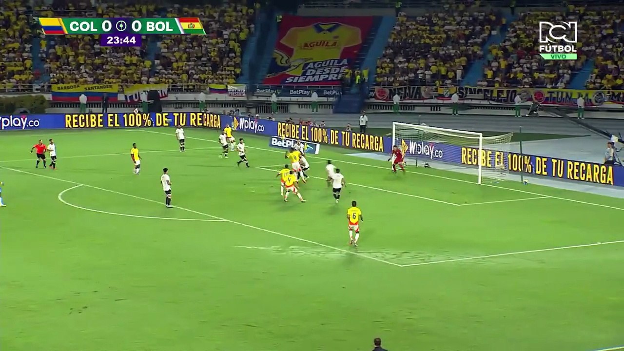 James casi marca el primero
