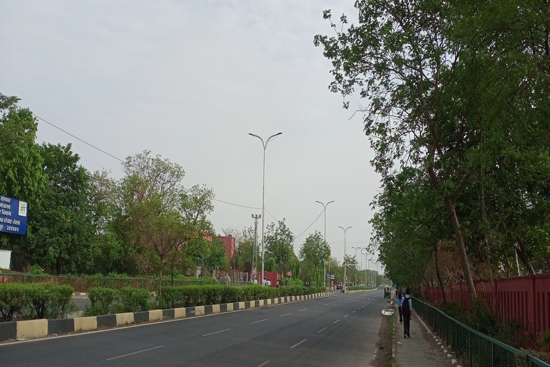 Rajasthan Weather :  जयपुर में आज सवेरे बादलों के बीच धूप ​खिली, तापमान में गिरावट से मौसम सुहाना