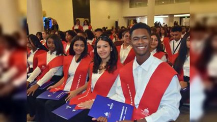 Educación gradúa a 300 estudiantes en diplomado “Yo Emprendedor 2025”