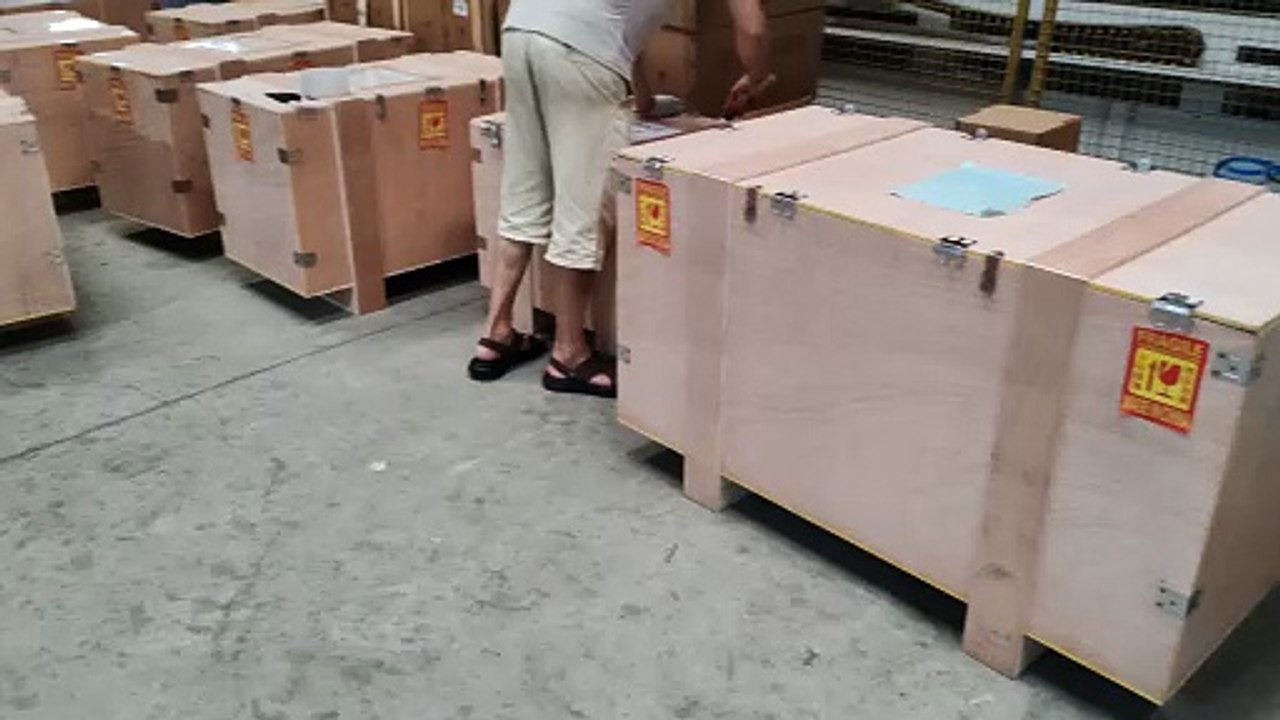 After foam packaging, it is packed in wooden boxes, which is safe and secure. We have 17 years of export trade experience. We can customize our infrared heating lamps. Welcome to inquire. - Goldisgood company