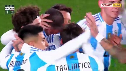 Le magnifique piqué de Messi pour ouvrir le score - Foot - Qualif. Coupe du monde
