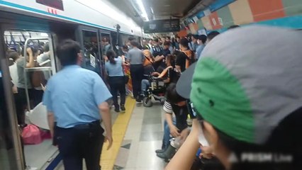 지하철 4호선 전장연 탑승시위...한때 무정차 통과도 / YTN