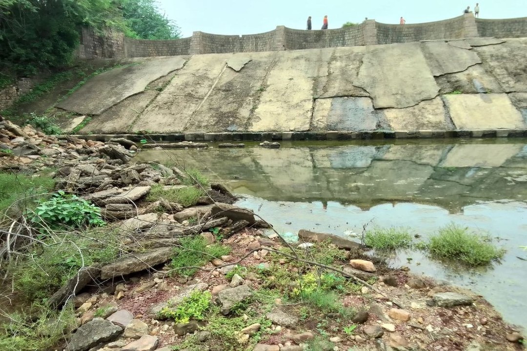 swm news: गिलाई सागर बांध की दीवार क्षतिग्रस्त, दर्जनों गांवों को खतरा