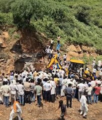 अलवर: कालाघाटा में पहाड़ का मलबा ढहने से तीन युवकों की मौत, एक गंभीर घायल