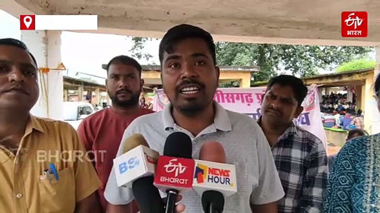 नारायणपुर एनएचएम कर्मचारियों का आंदोलन जारी, आदेश और नियुक्ति पत्र जलाकर जताया विरोध