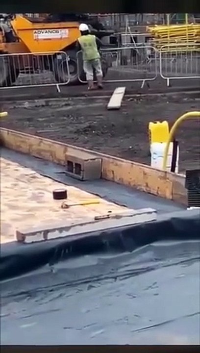 Petite blague entre ouvriers... Gamelle douloureuse