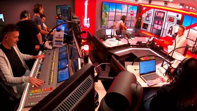 LIVE - Clara Luciani interprète Le Reste en acoustique dans Le Double Expresso RTL2 (05/09/25)