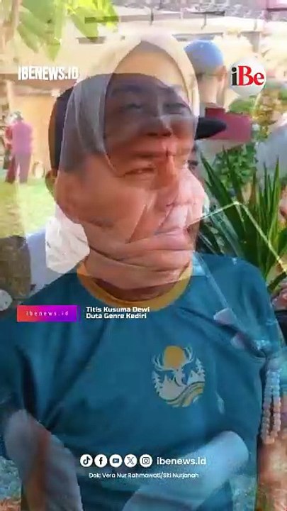 Jmat Bersih Warga Gotong Royong Bersihkan Kantor Pemkab Kediri Pasca Penjarahan