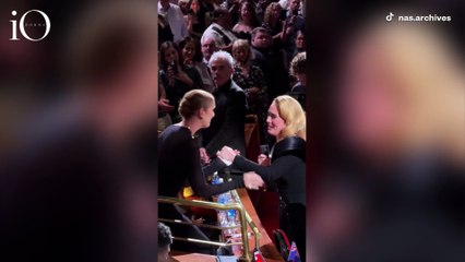Adele vede Céline Dion tra il pubblico e scoppia in lacrime: «Una delle mie persone preferite in assoluto»