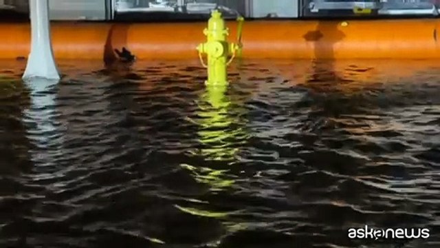 Uragano Milton: in Florida le strade di Fort Myers diventano fiumi