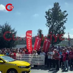 Şişli Belediyesi işçileri, 'Maaşlarımızı zamanında istiyoruz' talebiyle iş bıraktılar.