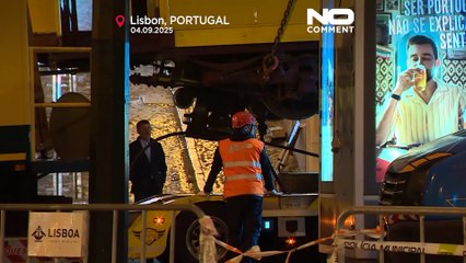 Destroços do Elevador da Glória retirados do local e levados para a prisão de Tires