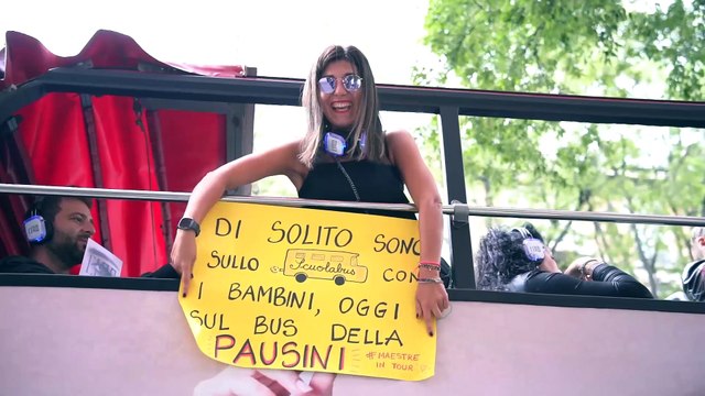 Laura Pausini festeggia 30 anni di carriera con CIAO e un bus party