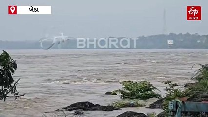 ખેડાના વણાકબોરી ડેમમાંથી પાણી છોડાતા મહી નદીએ સાગર રૂપ ધારણ કર્યું, વડોદરાને જોડતો પુલ ડૂબ્યો