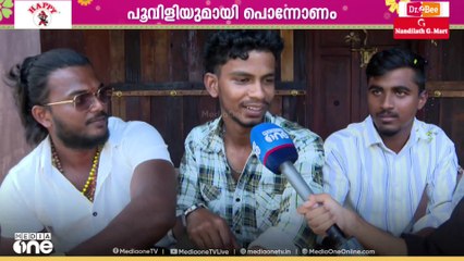 കേരളാവേ അഴക് താനേ...; ഓണം നല്ലാറ്ക്ക്, സൂപ്പർ'; തിരുവോണദിനം തിരുവനന്തപുരത്തെത്തിയ തമിഴ് യുവാക്കൾ