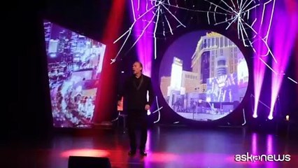 "Alla ricerca dell'Uomo Ragno": la storia degli 883 raccontata a teatro da Mauro Repetto