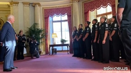 Re Carlo III accoglie le Black Ferns: le rugbiste neozelandesi gli dedicano un canto tradizionale
