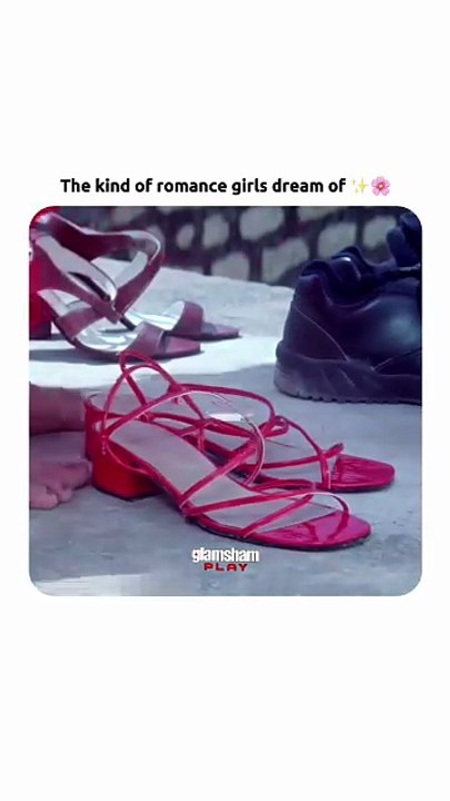 Carried not just in arms, but in love 💖   #reels #edits #movies #humsaathsaathhai #salmankhan #sonalibendre  [Bollywood, edits, reels, movies, hum saath saath hai, salman khan]